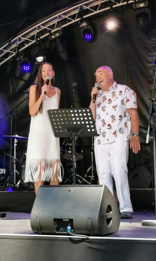 Alm_Im Duett mit Manuela Ballauf auf dem Puchheimer Stadtfest 2022