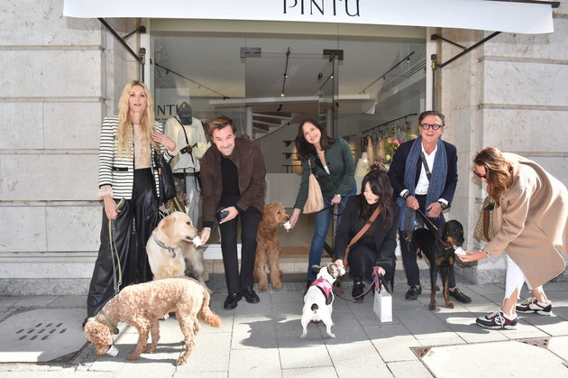 Julia Pohl, Chris Fraas, Dr. Andrea Geiger, Michaela Aschberger, Johann Beck mit Freundin Dr. Johanna Jais und Hunden. 