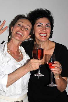 Ruth Dellago mit Freundin. Foto: Andrea Pollak