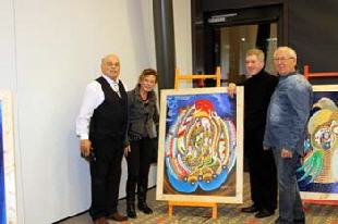Otto Pavlicek (rechts) mit Bewunderern seiner Kunst aus Sendling. Foto: Andrea Pollak