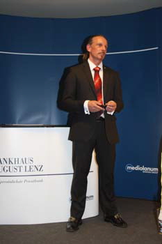 Family Banker Gunnar Piroch stellt das Konzept der August Lenzbank vor. Foto: Andrea Pollak