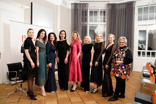 Simone Klinkner, Sarah Aschberger, Michaela Aschberger, Tijen Onaran, Franziska Kohlpaintner, Catharina Recker, Natalie Linke, Petra Lendt, (Alle Talbot Runhof Design), Angelika Stberlein