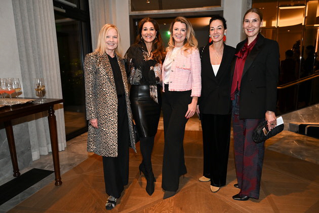 Gabriele Strassburger, Karen Webb, Franziska Kohlpaintner, Charlotte von Oeynhausen, Sunny Randlkofer Gabriele Strassburger, Karen Webb, Franziska Kohlpaintner, Charlotte von Oeynhausen, Sunny Randlkofer