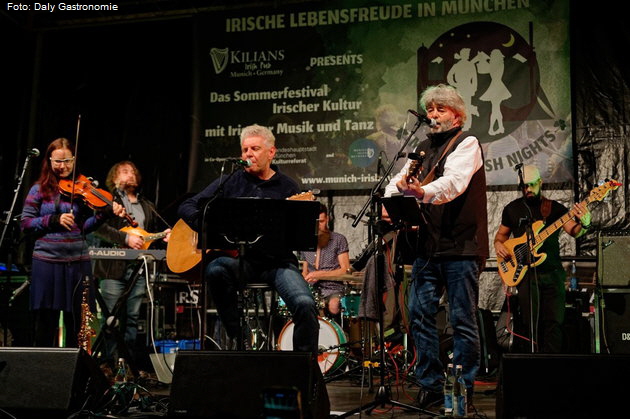 OB Dieter Reiter und Paul Daly auf der Bühne. Foto: Daly Gastronomie