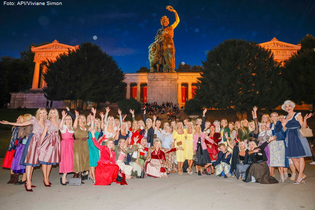 Nina und Julia Meise, Katharina Lukas, Ayse Auth und ihre Schwester Hatice Nizam und G�ste. Foto: API/Viviane Simon
