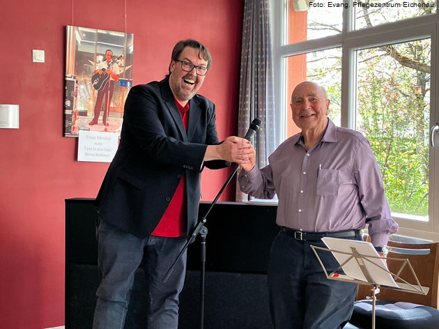 Andr� Hartmann und (Heini) Heinrich Almst�tter. Foto: Evang. Pflegezentrum Eichenau