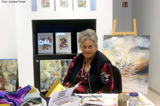 Ingrid Walter-Ammon stellt in der Pop-up Galerie in den Pasing Arcaden aus. Foto: Andrea Pollak