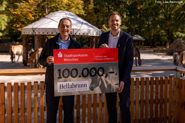 Vorstand und Tierparkdirektor Dr. h.c. Rasem Baban und Jan Mersmann, Mitglied des Vorstands der Stadtsparkasse M�nchen vor der neuen Anlage der Przewalski-Urwildpferde im M�nchner Tierpark Hellabrunn. Foto: Lisa Reininger