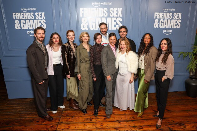 Martin Bruchmann, Sinje K�hler, Sinah Swyter, Ulrike Leibfried, Mey Woelke, Fridolin Sandmeyer, Lilja van der Zwaag, Pascal Houdus, Paula Kalenberg, Salka Weber und Mona Pirzad. Foto: Gerald Matzka