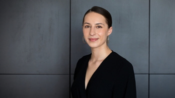 Bestattung Johanna Rosenberger, Bestattungsfachkraft und Filialleiterin des neuen Standorts in Mnchen von Bestattung Himmelblau