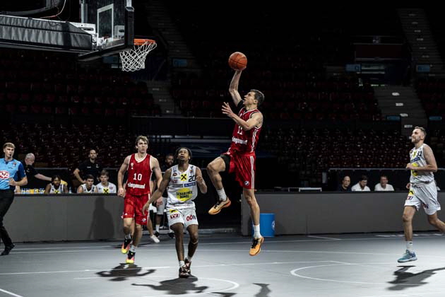 Baskets_FCBGMU Lucic Dunk (1)